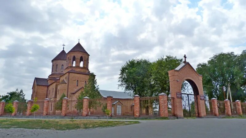 Армянская Церковь Эдиссия Курский район. Село Эдиссия Ставропольского края. Церковь Сурб Аствацацин Эдиссия. Хачкар в селе Эдиссия.