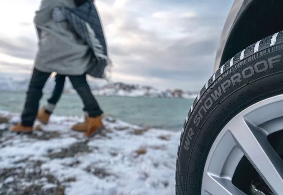 Новое по зимней резине. Hakkapeliitta 7 suv. Шипованная резина. Зимние шины летом. Летняя и зимняя резина.