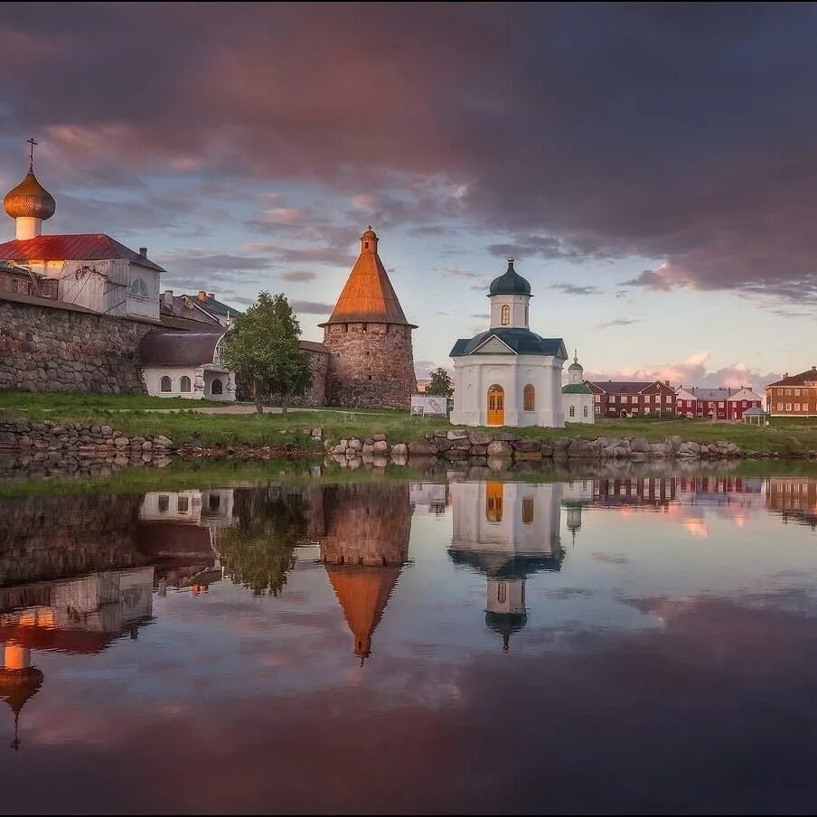 Соловки белые ночи. Ночные соловки. Путин на соловках. Соловецкий монастырь белые ночи. Белые ночи соловки.