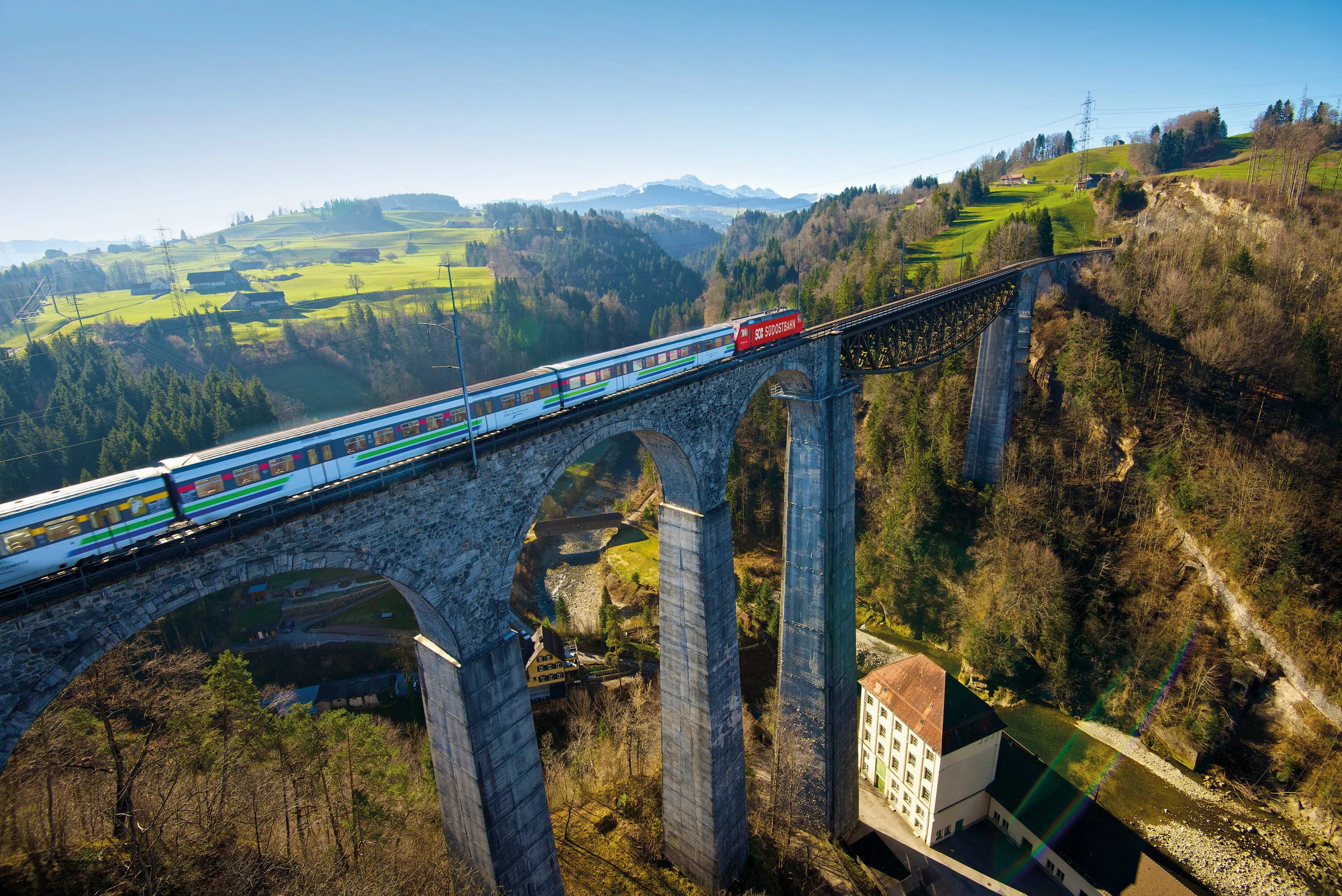 Виадук Визен в Швейцарии. Железнодорожные мосты Швейцарии. Voralpen-Express Швейцария. Железнодорожный мост виадук Ландвассер.