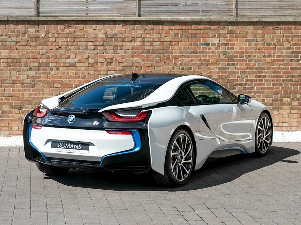 Б в ай 8. BMW i8 Electric. BMW i8 2015. BMW i8 Restyle. BMW i8 White.