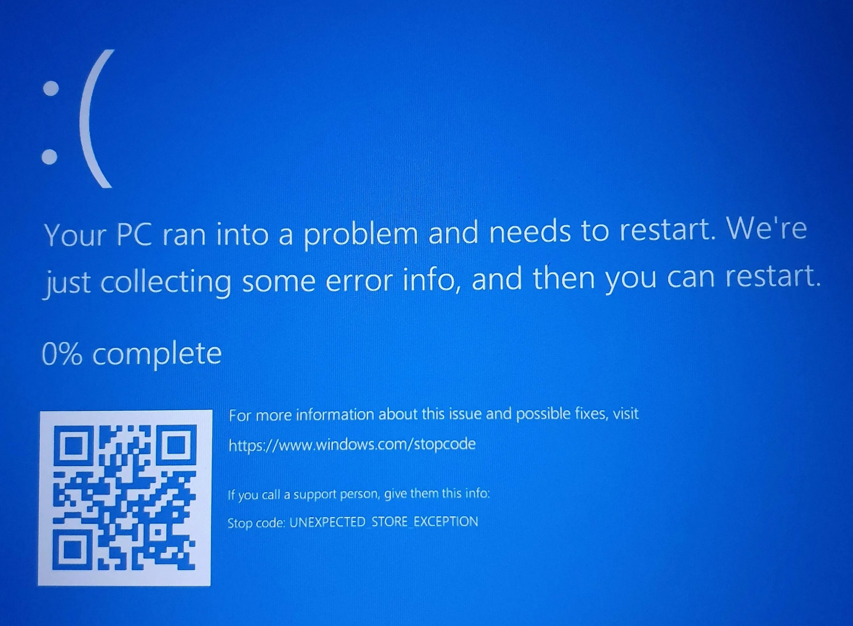 Как исправить ошибку синий экран. Синий экран. Синий экран смерти. Экран смерти Windows 10. Unexpected Store exception Windows 10 ошибка.