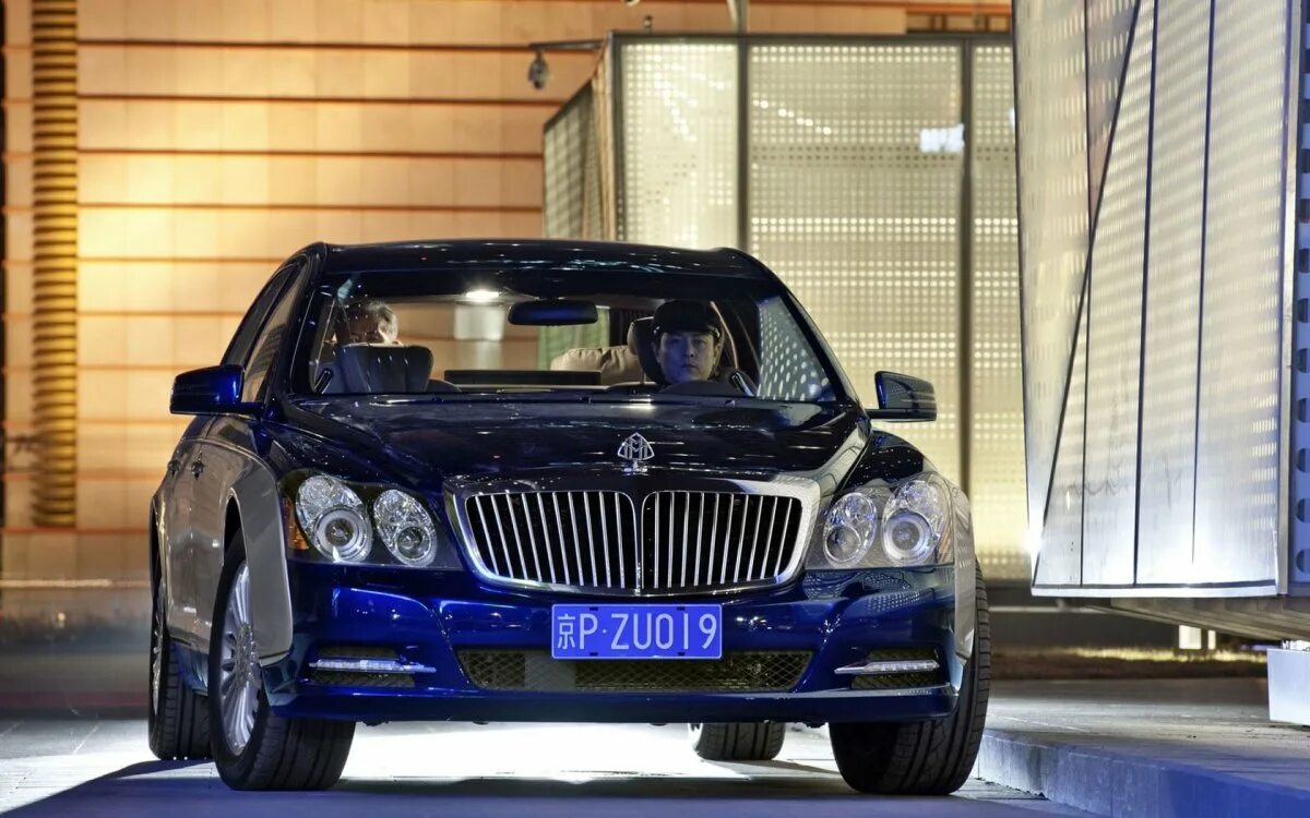 Майбах хамелеон. Мерседес Майбах 62s. Maybach 62. Mercedes Maybach 62. Maybach 62s 2011.