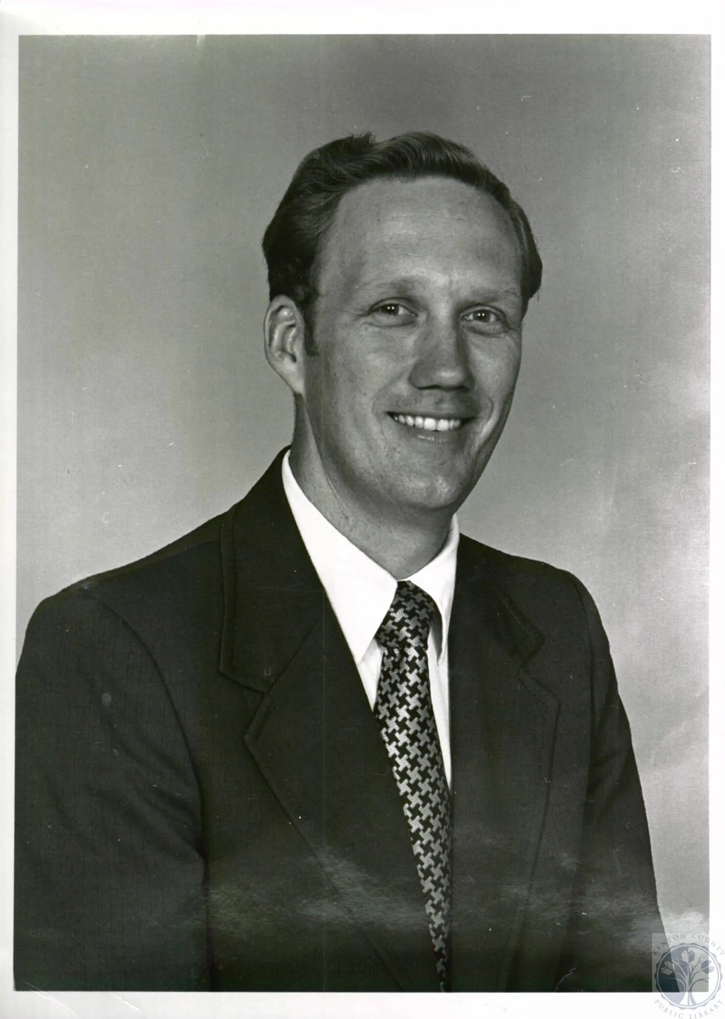 Джон миллс актер. Bob thomas. Bbn бобом томасом. Боб томас программист. Боб томас.