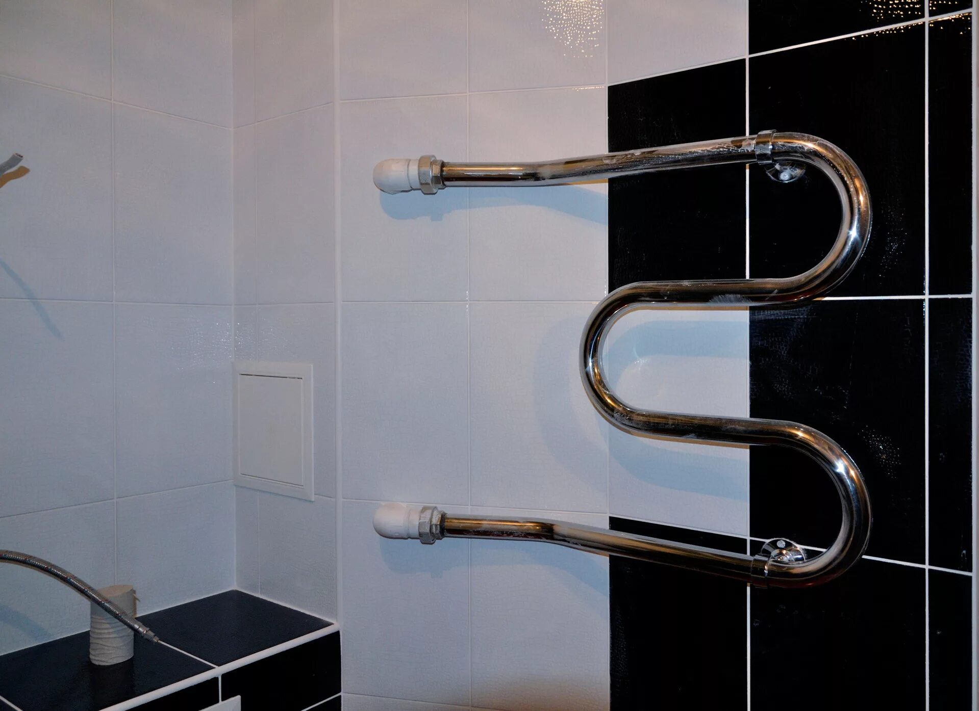 можно менять полотенцесушитель. байпас на полотенцесушитель. полотенцесушитель старый. полотенцесушители змеевики. монтаж полотенцесушителя в ванной.