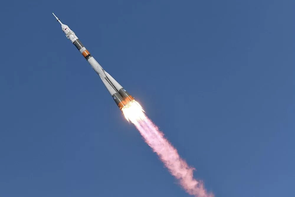 Я ракета полетела в космос с ускорением. Союз-ФГ ракета-носитель. Ракетоноситель Союз ФГ. Космический корабль Союз ФГ. ТПК «Союз МС-09» пуск.