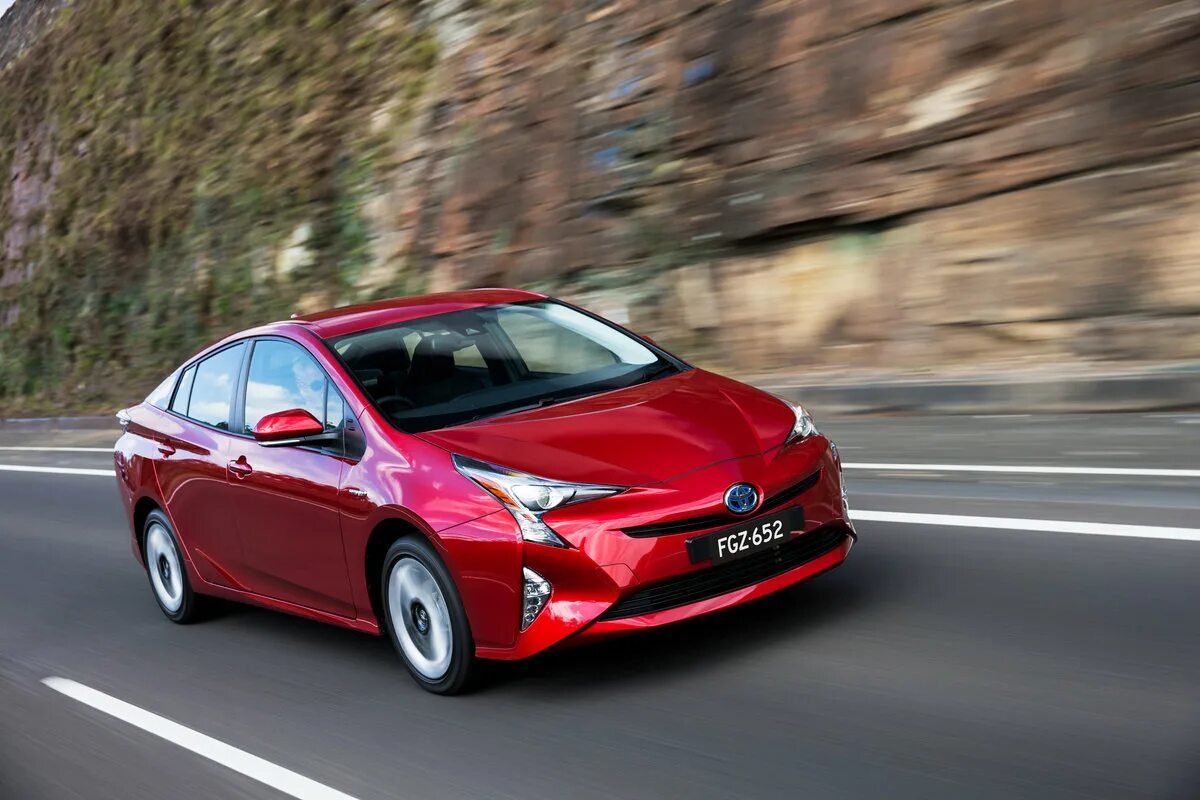 Гибрид продажа автомобиля. Toyota Prius. Toyota Prius Hybrid 2016. Тойота Приус гибрид 2016. Тойота Приус гибрид 2016 года.