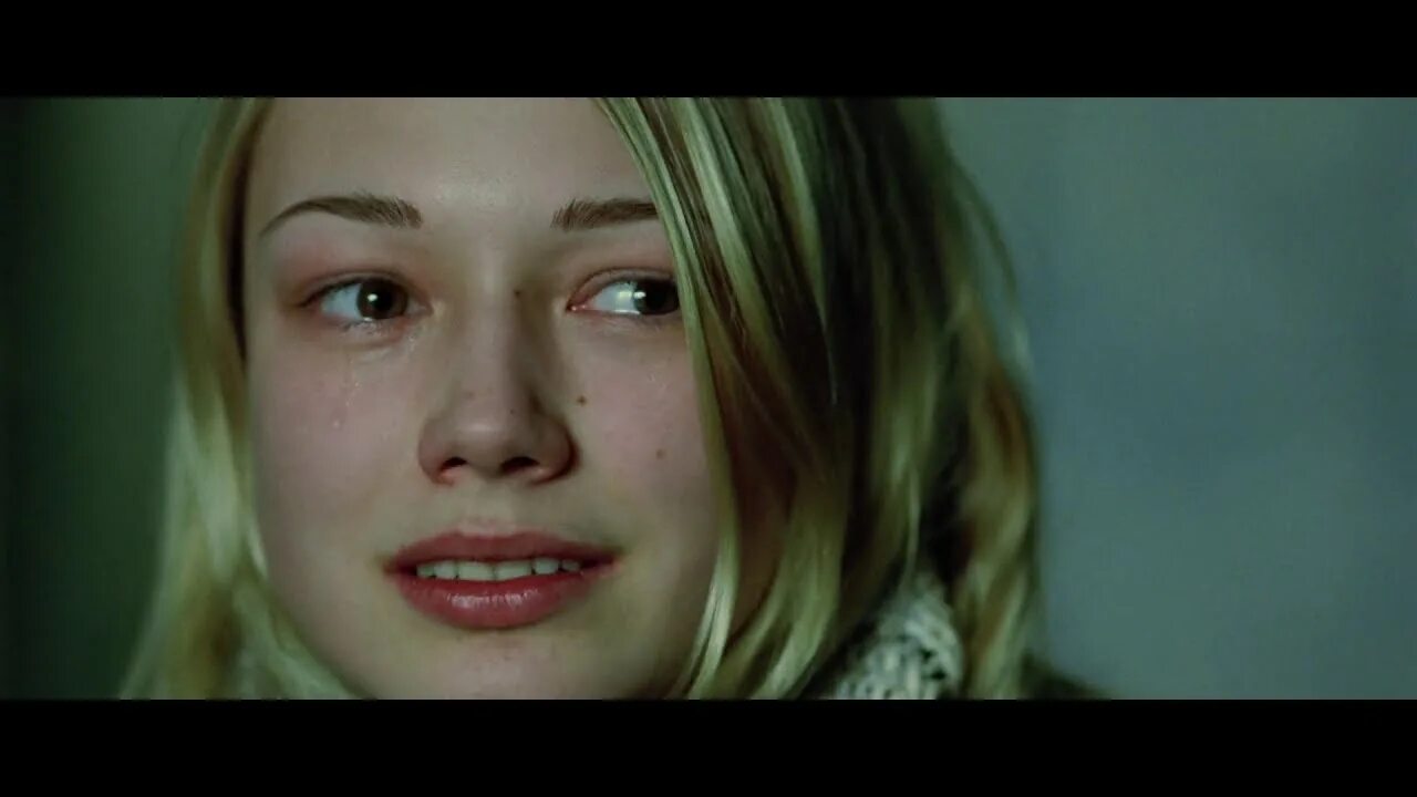 Напуганная Оксана Акиньшина В Лифчике – Игры Мотыльков (2004)