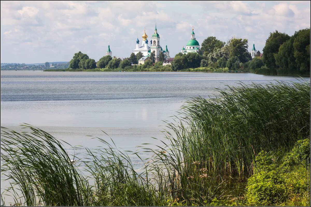 Озеро Неро Ростов. Озеро Неро в Ростове Великом. Ростов Великий набережная озера Неро. Ростов Великий вид с озера Неро. Озеро неро ярославская