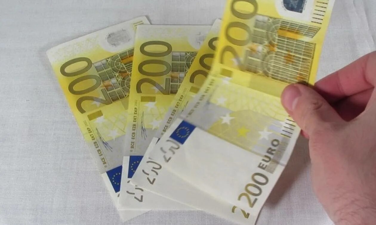 Пошлина свыше 200 евро. Фальшивые евро. 200 Евро. Фальшивые деньги евро.