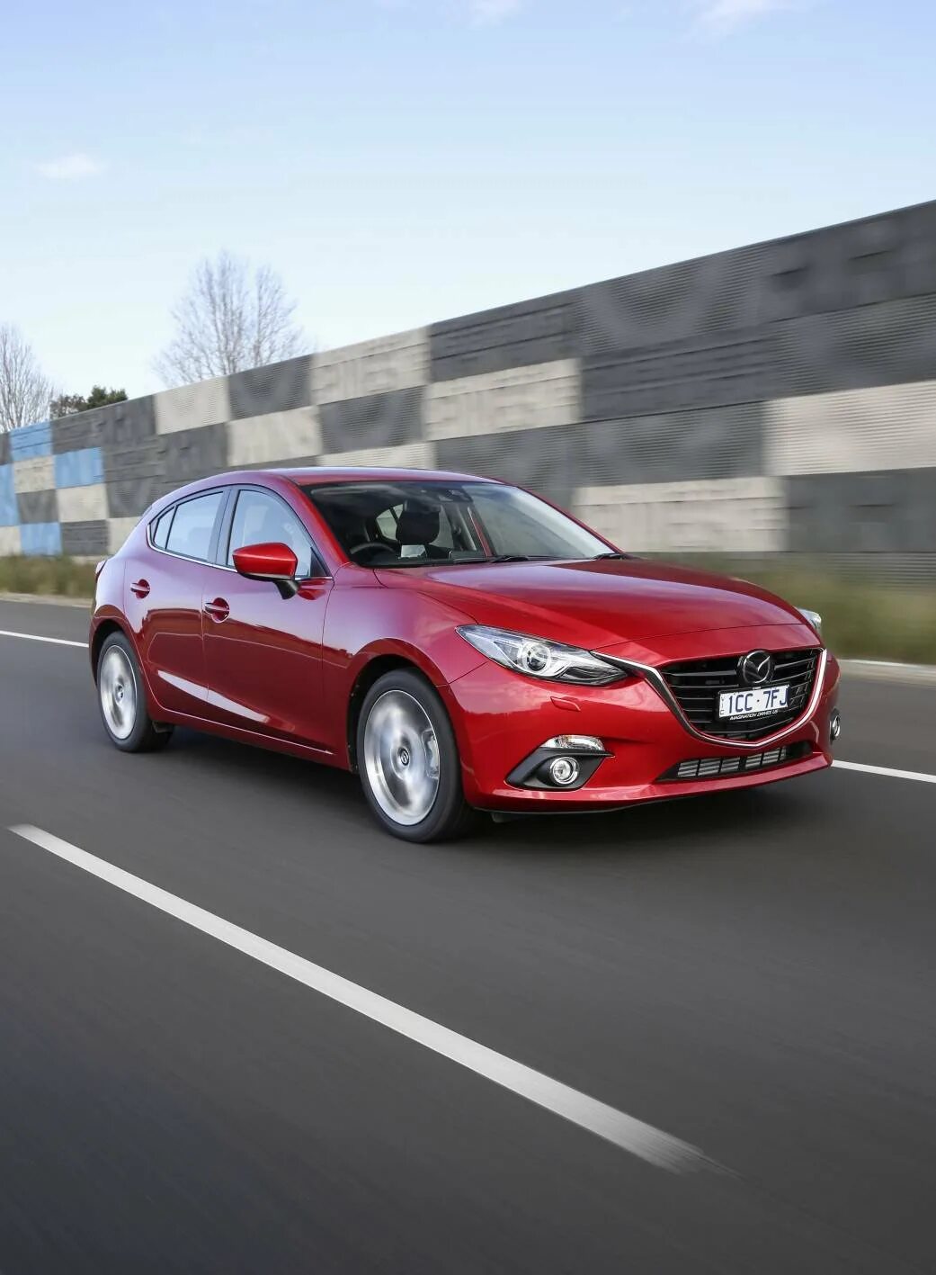 Автомобиль марки мазда. Mazda 3 2014. Mazda 3 2014 хэтчбек. Мазда хэтчбек 2014. Мазда 3 хэтчбек 2014 года.