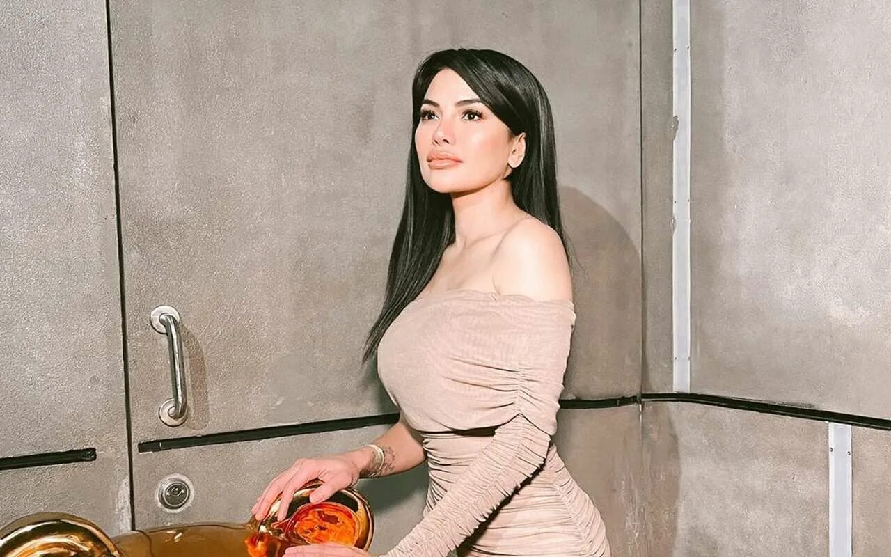Nikita mirzani. Nikita mirzani. Indo hot nikita mirzani. Nikita mirzani colmek. Video viral artis nikita.