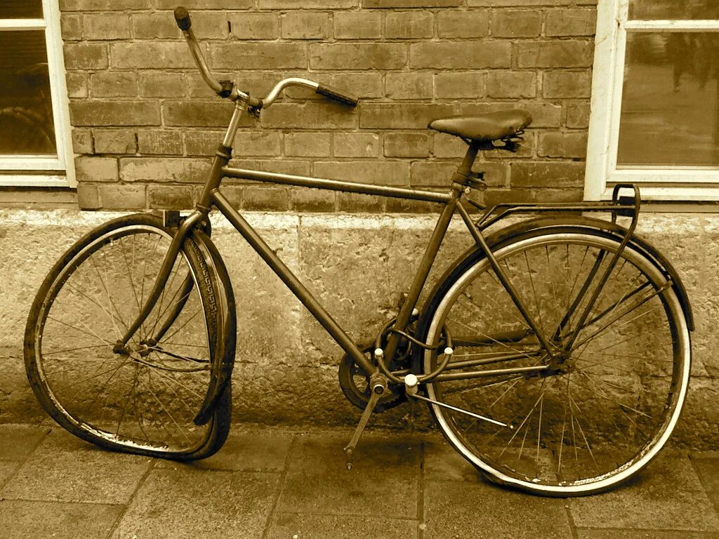 Broken bike. Сломанный велосипед. Велосипед с гнутой рамой. Велосипед Волга. В брейк велосипед.