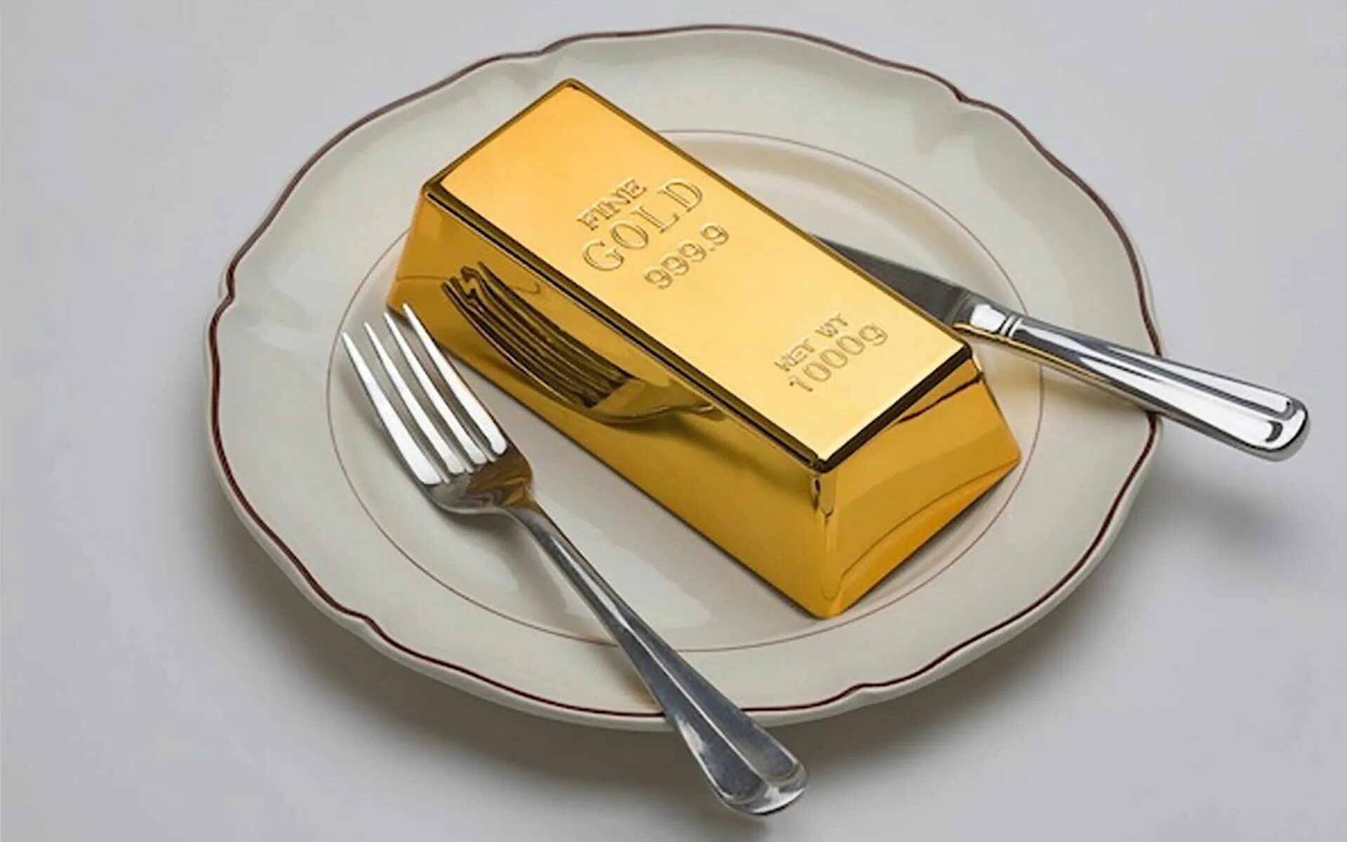 Слиток золота на тарелке. Пищевое золото. Торт золотой слиток. Дорогие вещи. Expensive cost