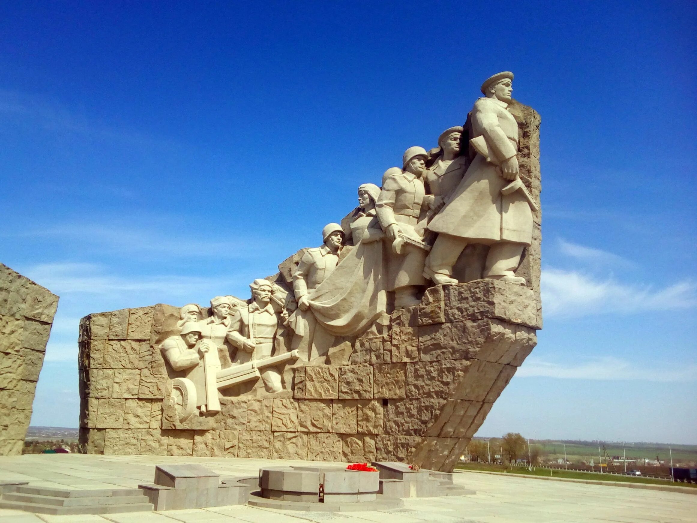 Самбек ростовская область. Мемориал самбекские высоты таганрог. памятник самбекские высоты таганрог. мемориал самбекские высоты в ростовской области. мемориал славы самбекские высоты.