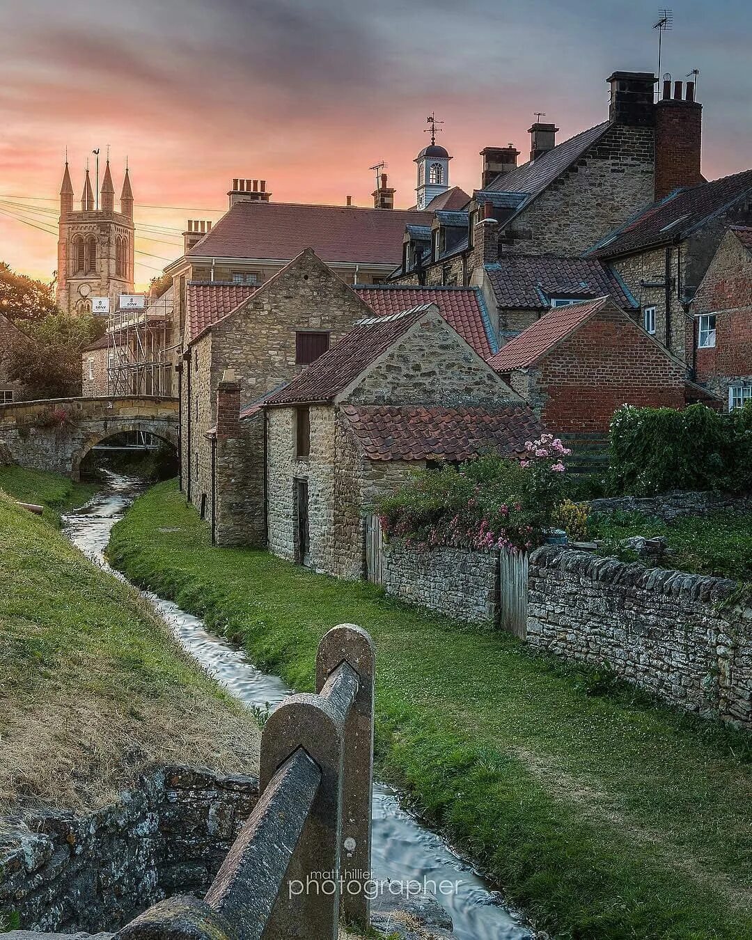 Towns in england. Йоркшир Англия. Йоркшир Англия Эстетика. Англия город Троубридж. Helmsley.