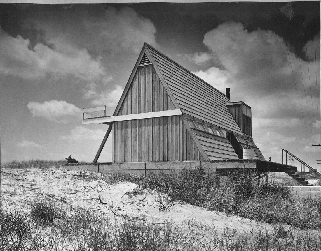 First architecture. Эндрю Геллер Архитектор. Эндрю Геллер дом шалаш. A frame House Эндрю Геллер. Эндрю Геллер дом шалаш внутри.