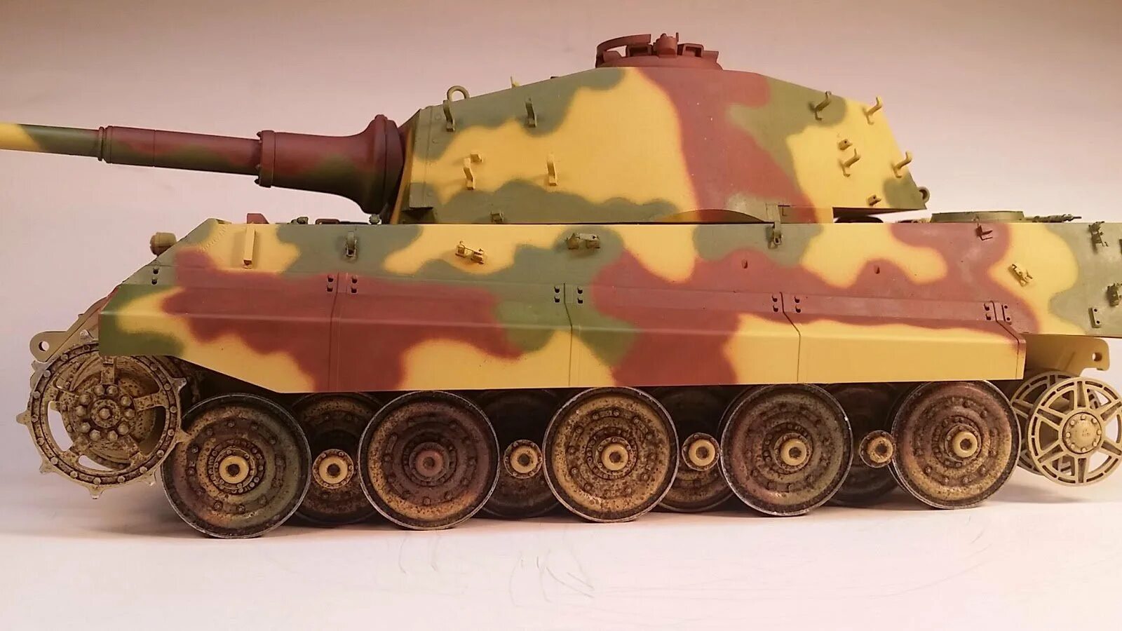 Танк тигр s33. Кинг тигр 2. Танк тигр 2. Тигр танк камо. Королевский тигр 332.