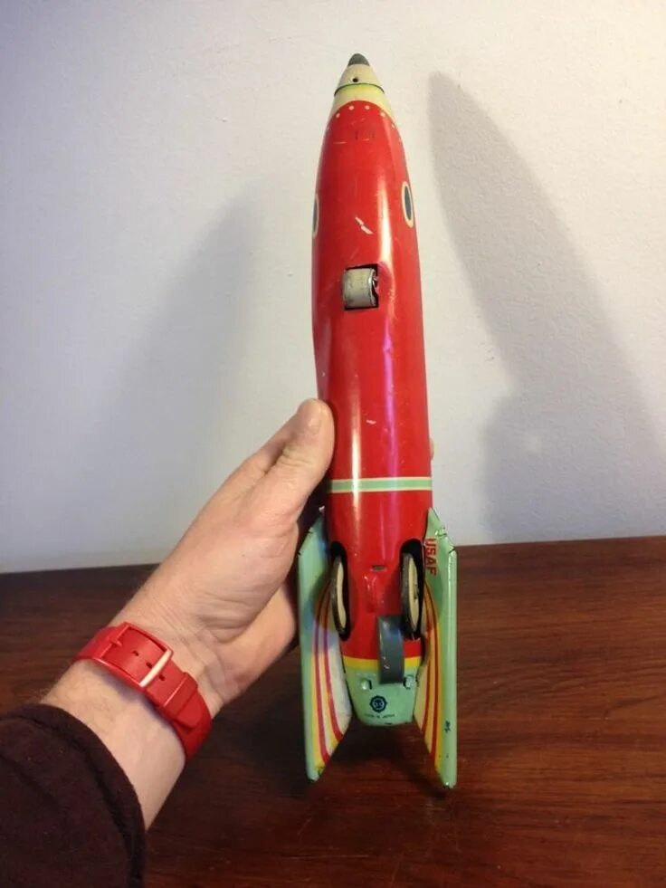 Kosmos tin Toy Rocket. Игрушка "ракета". Rockets Space игрушка. Ручная ракета игрушка.
