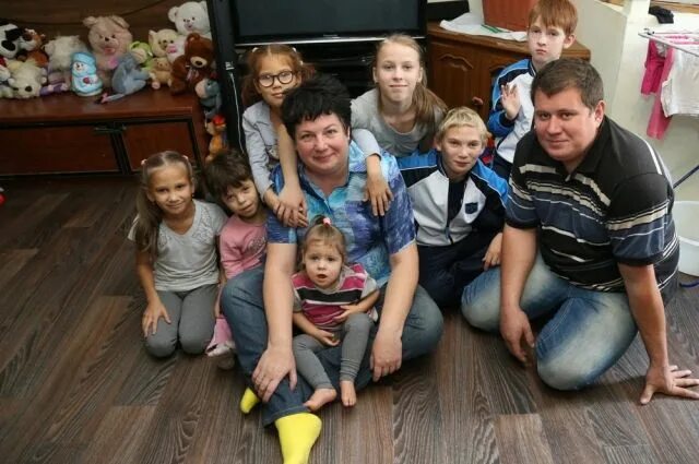Приемные родители. Книги для приемных родителей. Приемные семьи. Родители и дети. Приемные дети что это.
