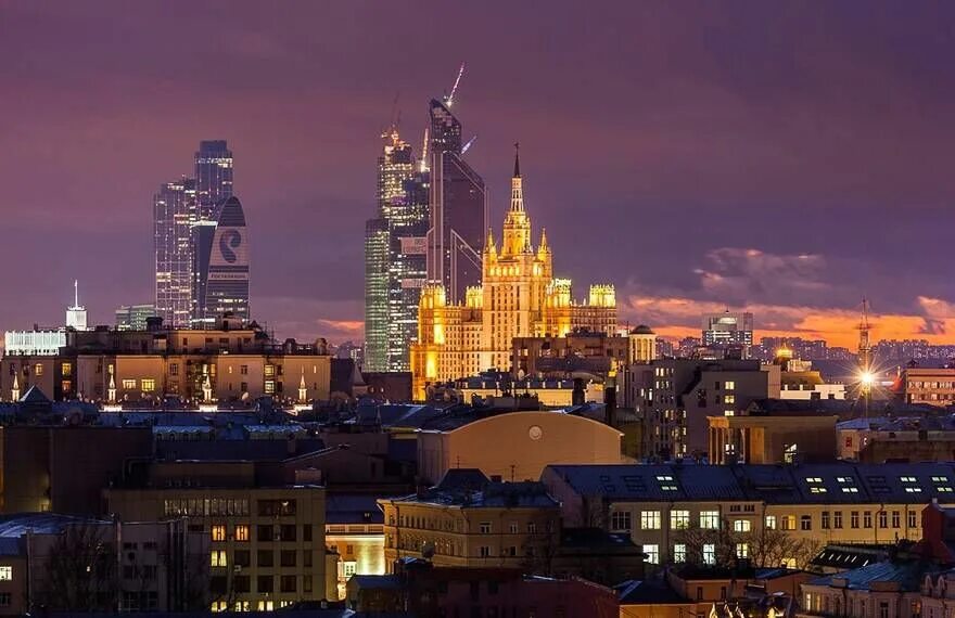 Москва с высоты. Прибил на красной площади в москве. Москва. Вдохновение городом москва. Здания москоу сити ночью.