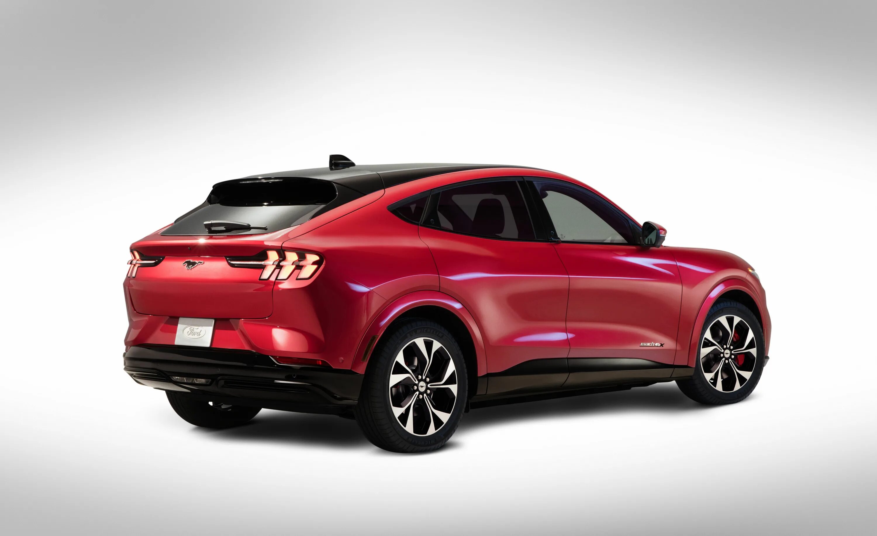 Новинки 2025 машины. Форд мустанг кроссовер 2025. ford mustang mach-e 2025. ford mustang mach-e 2025. ford mustang 2025 электрический кроссовер.