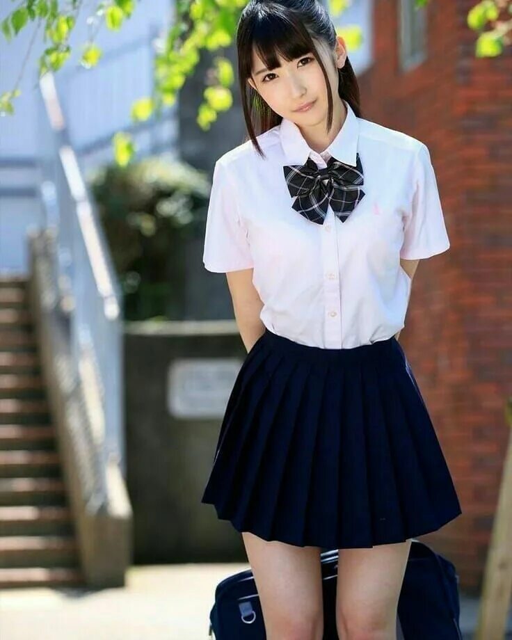 Форма японских школьниц. Красивые девушки в школьной форме. Школьная форма в японии сейфуку. Азиатские девушки школьные. Японские девушки школа.