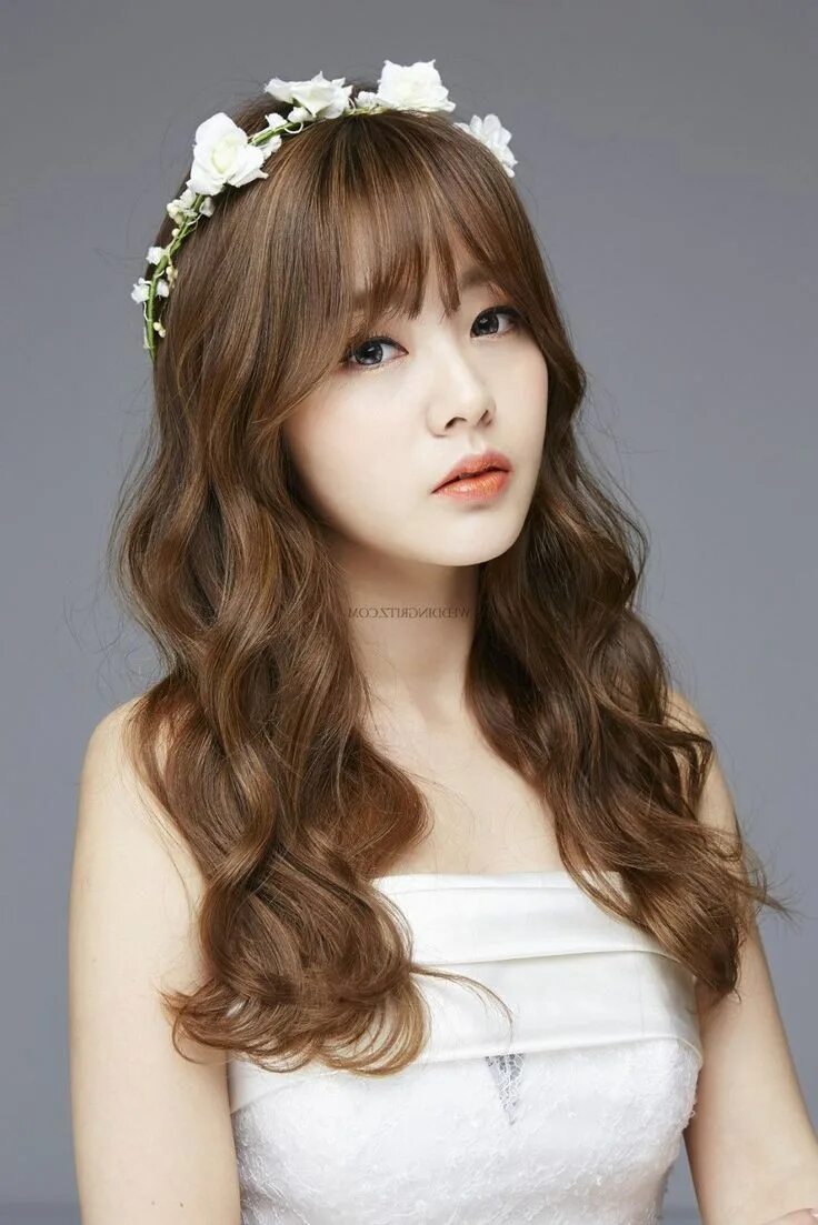 Японская челка 2022. Ким дабин кореянка с челкой. Причёски в корейском стиле. Ульзанг онни. Kim na hee с чёлкой.