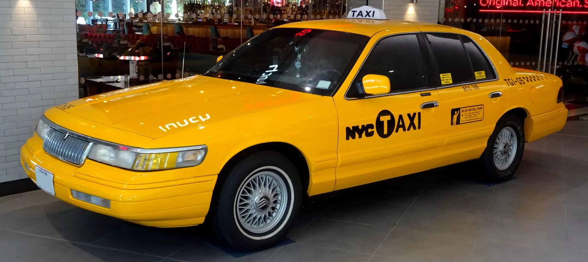 В такси можно купить. Ford Taxi 80. Ford Taxi 1990. Нью-Йорк такси 90х. Машина "такси".