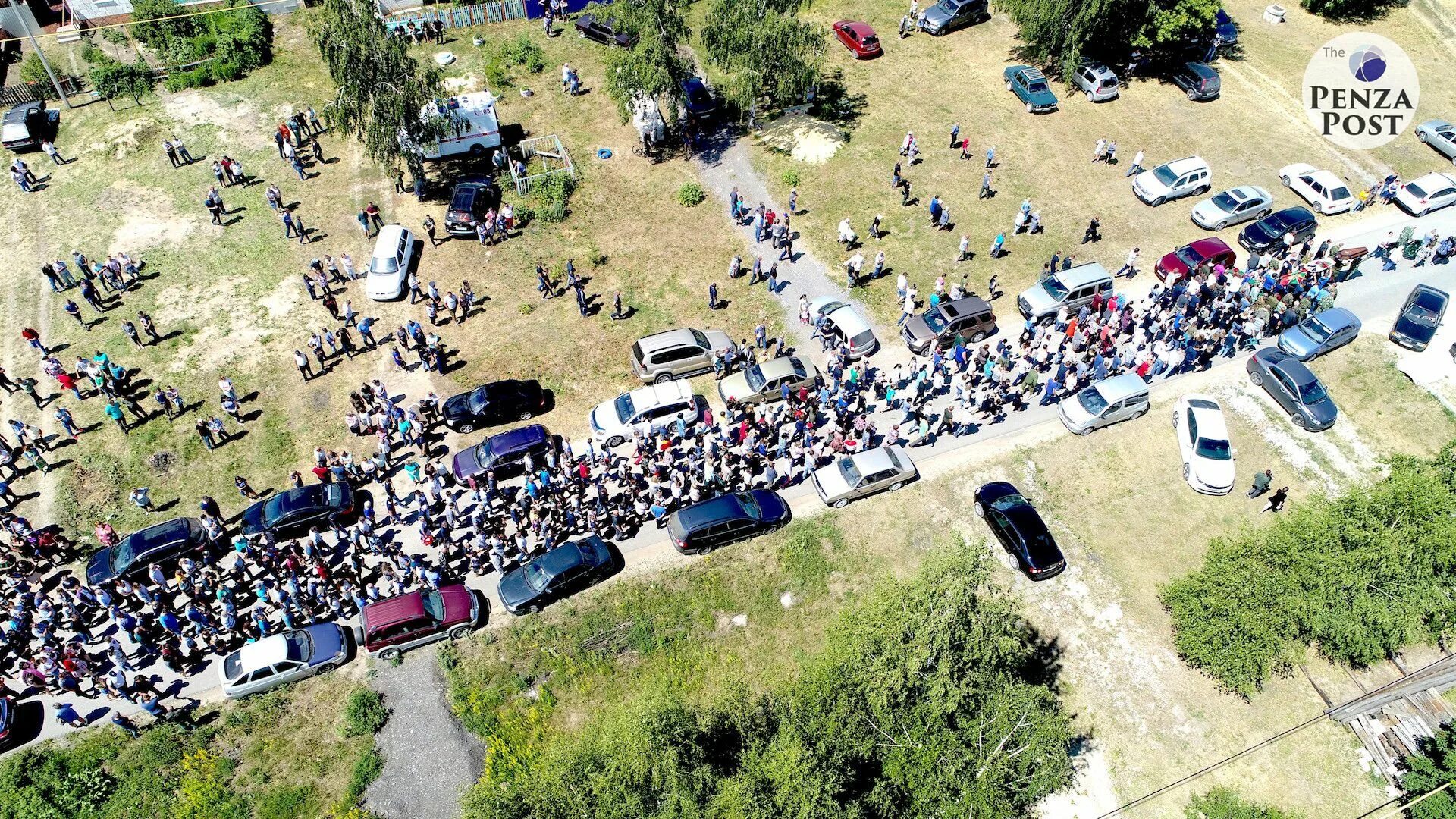 600 человек картинка. 600 человек. митинг в перми. 600 человек. 600 человек.