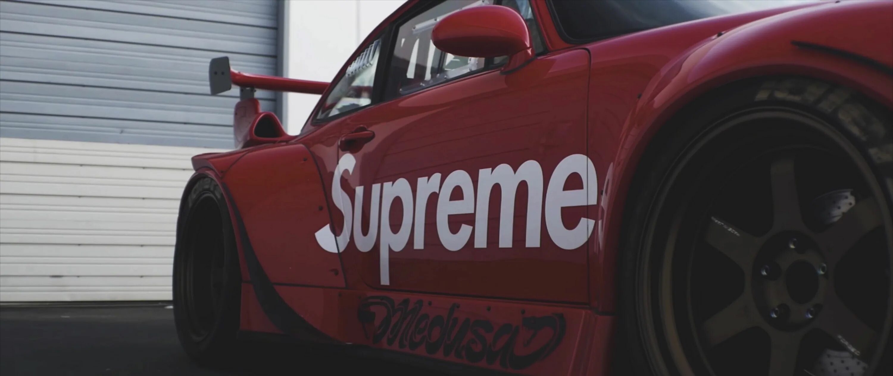 Суприма авто. Машина луи виттон. Обои на рабочий стол supreme. Суприм. Суприма авто.