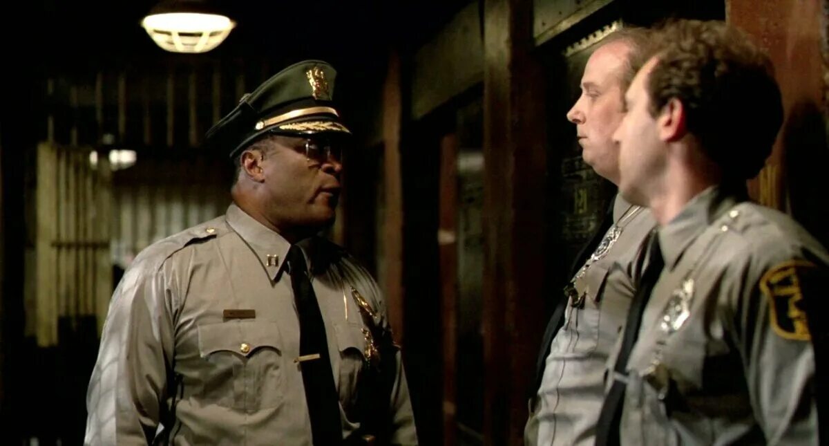 жанр криминал страна сша. сарик андреасян ограбление по американски. город воров фильм 2010. темные ветра сериал. американ гангстер.