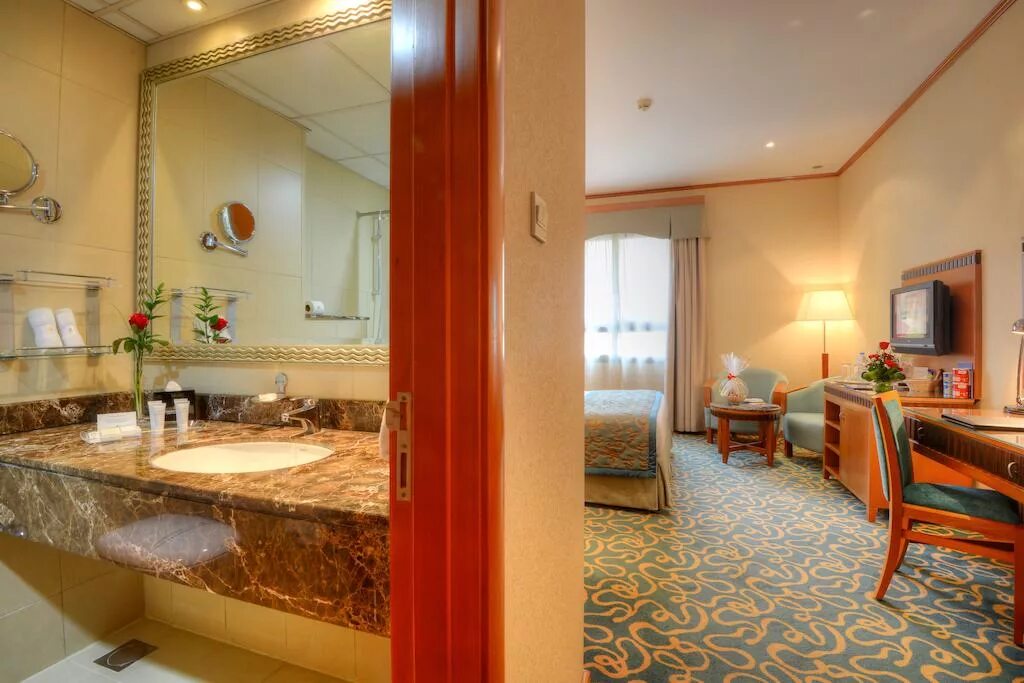 Golden tulip barsha. Голден Тулип Аль барша Дубай. Golden Tulip al Barsha 4*. Golden Tulip al Barsha 4* Аль-барша, Дубай. Golden Tulip al Barsha завтрак.