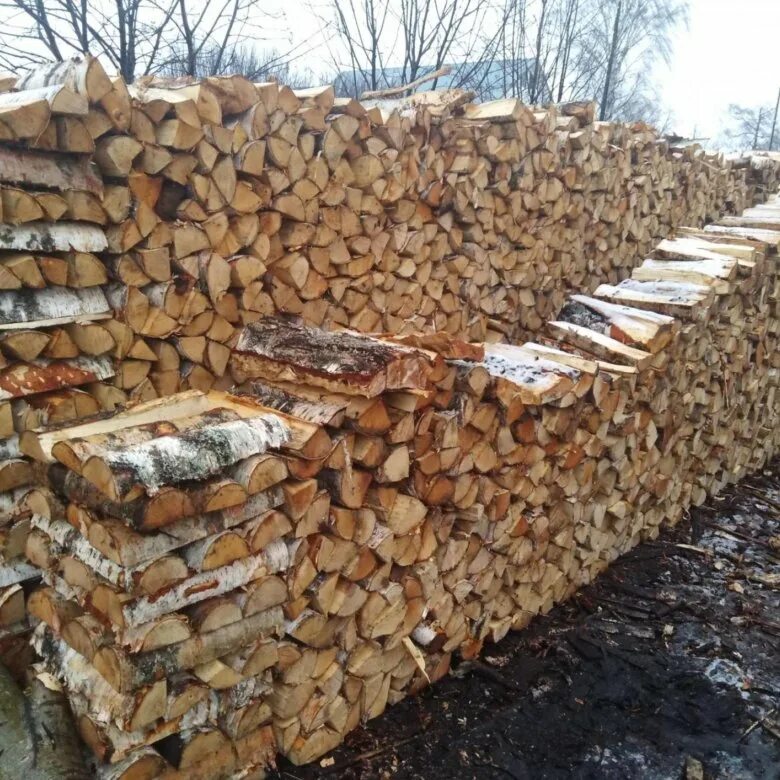 Дрова в клину с доставкой. Березовые дрова. дрова берёзовые колотые. дрова береза. березовое полено.