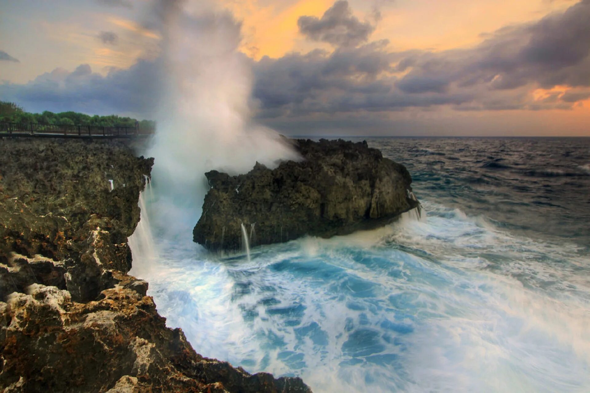 Приливы бали. Waterblow Нуса Дуа. Water blow Бали. Water blow Нуса Дуа. Bali Nusa Dua Waterblow.