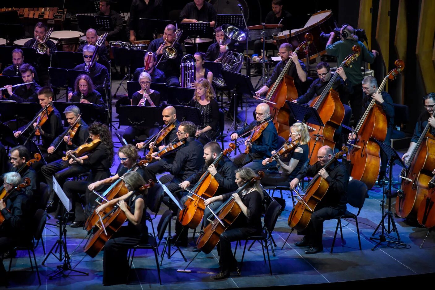 лондонскмй фиоармонмучейский аркестр. тримфония. и. симфанически йоркестр. концерт симфонического оркестра.