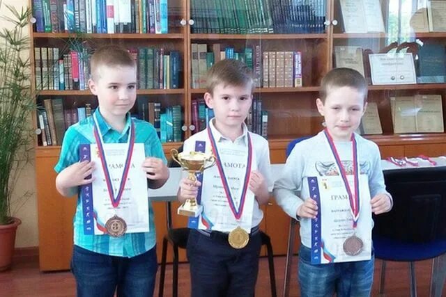 Тула чесс. Шахматисты азербайджана. Звягинцев шахматы. Шахматы москва обучение александр. Колесников алексей николаевич шахматы.