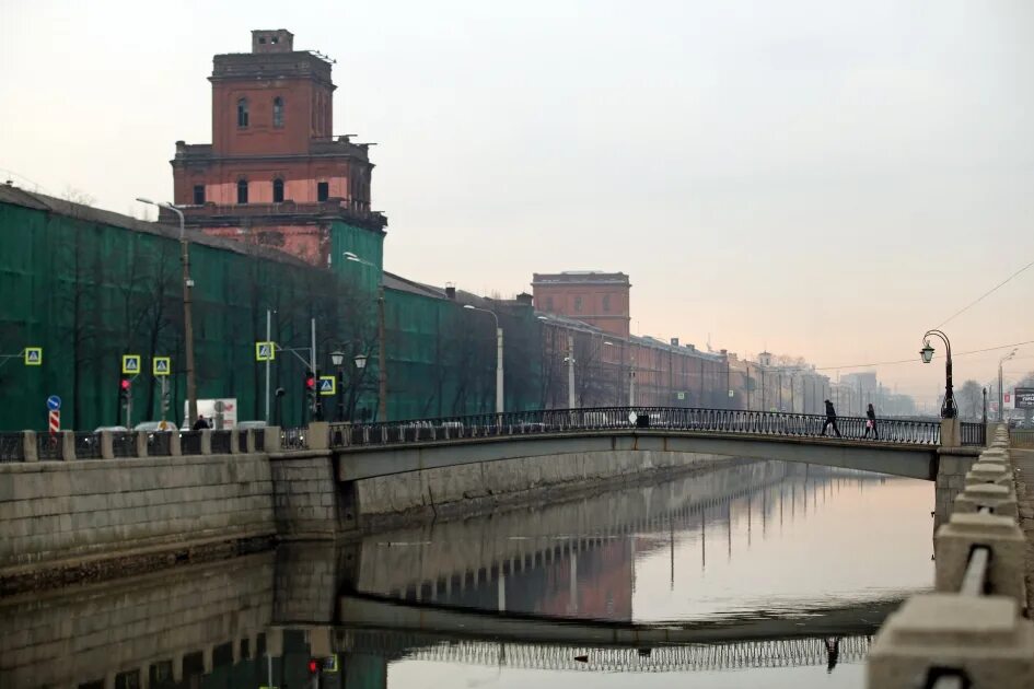 Обводный канал Санкт-Петербург. Тюрьма на Обводном канале СПБ. Обводный канал вода ушла. Обводный канал СПБ ушла вода.