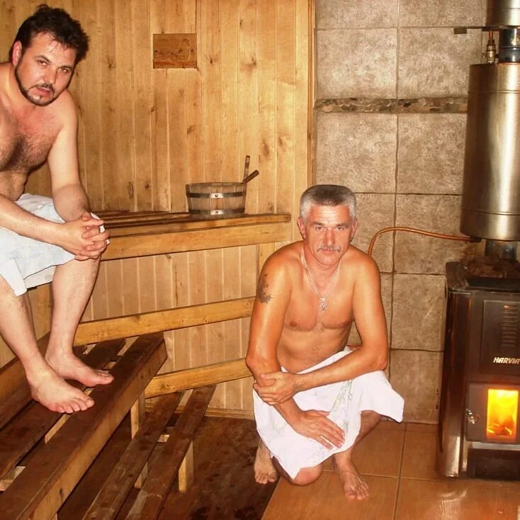 тетки в бане мужиками. взрослые женщины в сауне. мужчина в сауне с пивом. мужчина и женщина в бане. голые парни в русской бане.