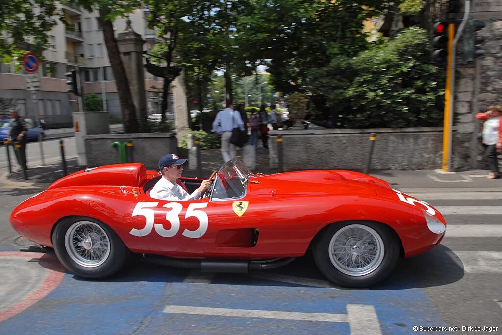 Трагедия феррари 1957. Феррари 315s. ferrari_225_s_export_at_mille_miglia. энцо феррари 1957. феррари 315 s spyder 1957 и телки.