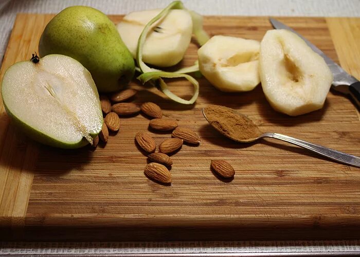 груша орехи. груша орехи. груша эстетика. груша орехи. груша фрукт эстетика.