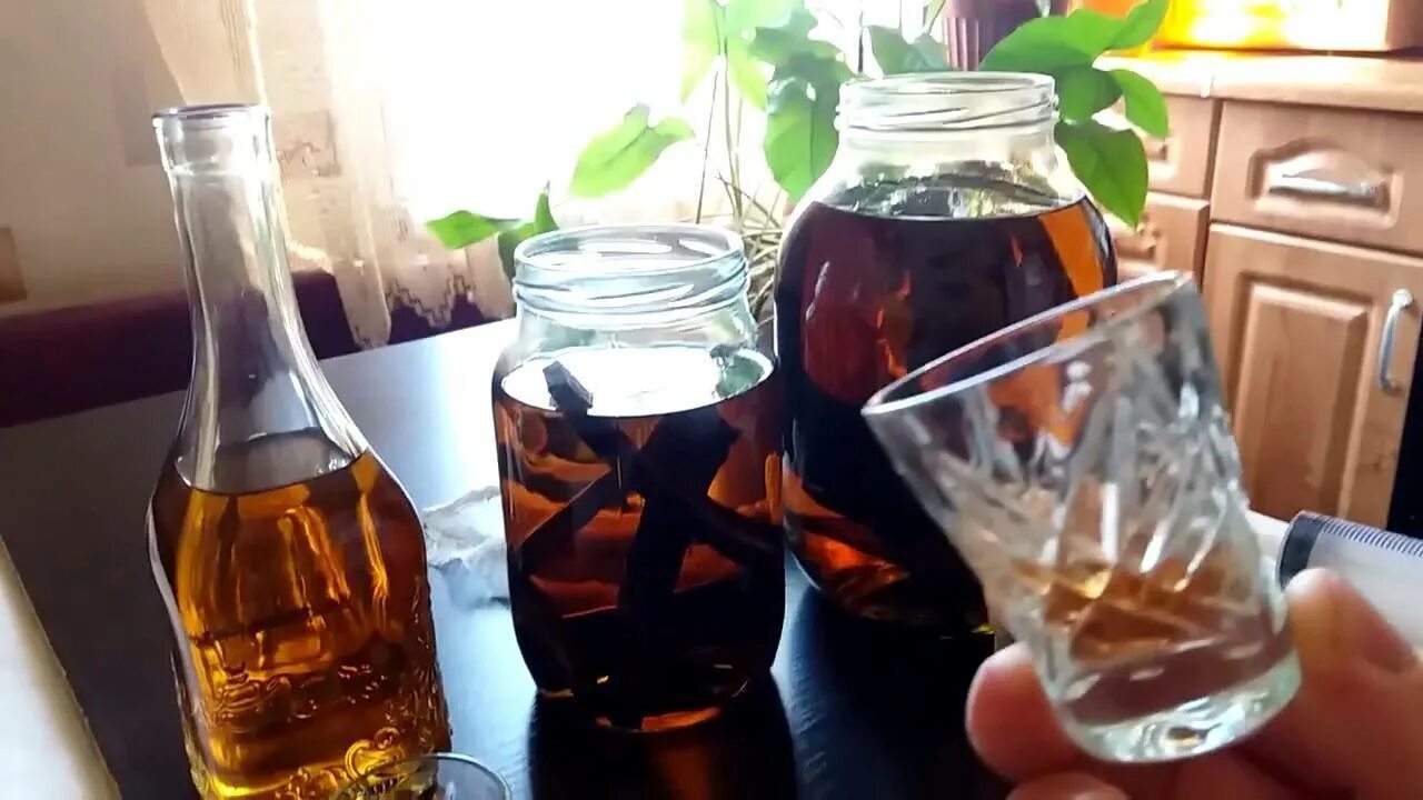 Как сделать виски из спирта. Коньяк на дубовой щепе. коньяк из самогона. домашний коньяк на самогоне. виски домашнего приготовления.