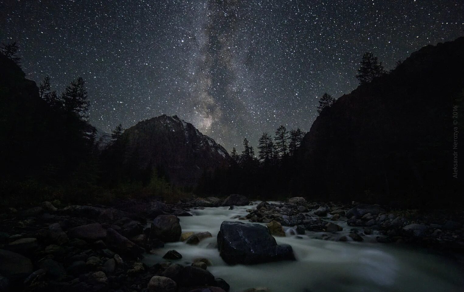 Млечный путь горный Алтай. Млечный путь над Актру. Алтай. Ночной горный Алтай. Горная река ночью. Звуки реки ночью