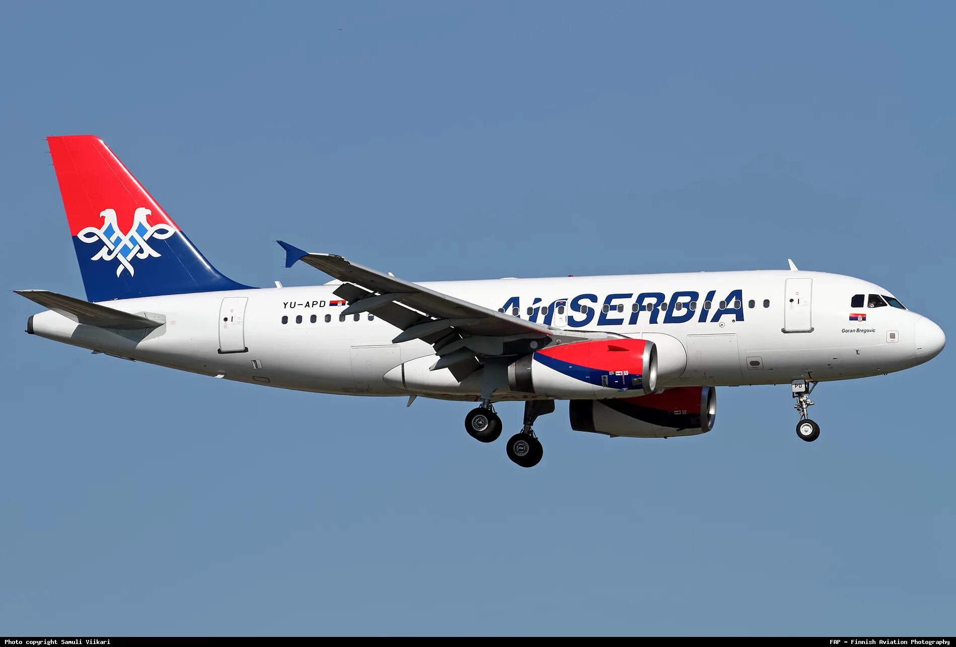 Купить авиабилет эйр сербия. Airbus a319-132. Airbus a320 Air Serbia. Air Serbia a319. Аэробус а319 Эйр Сербия.
