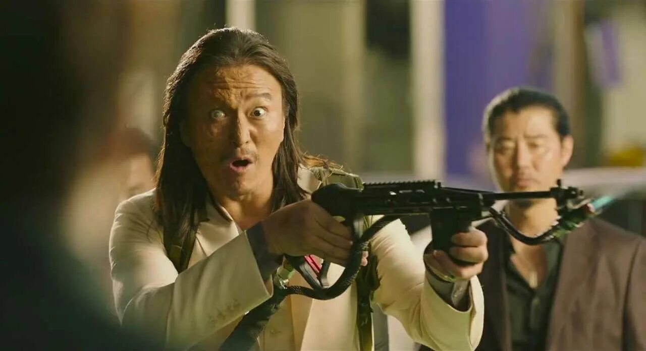 Семья наемных убийц. Профессиональный убийца. Мэгги кью кодекс киллера. Брэд питт и анджелина джоли мистер и миссис смит. Кэтрин хейгл киллеры.