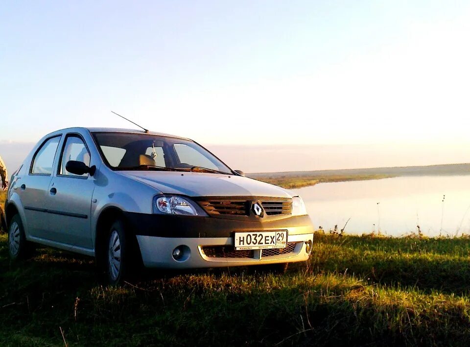 Купить логан в нижегородской области. Renault Logan 1. Renault Logan 2013. Рено Логан 1.6. Рено Логан 1.6 2002.