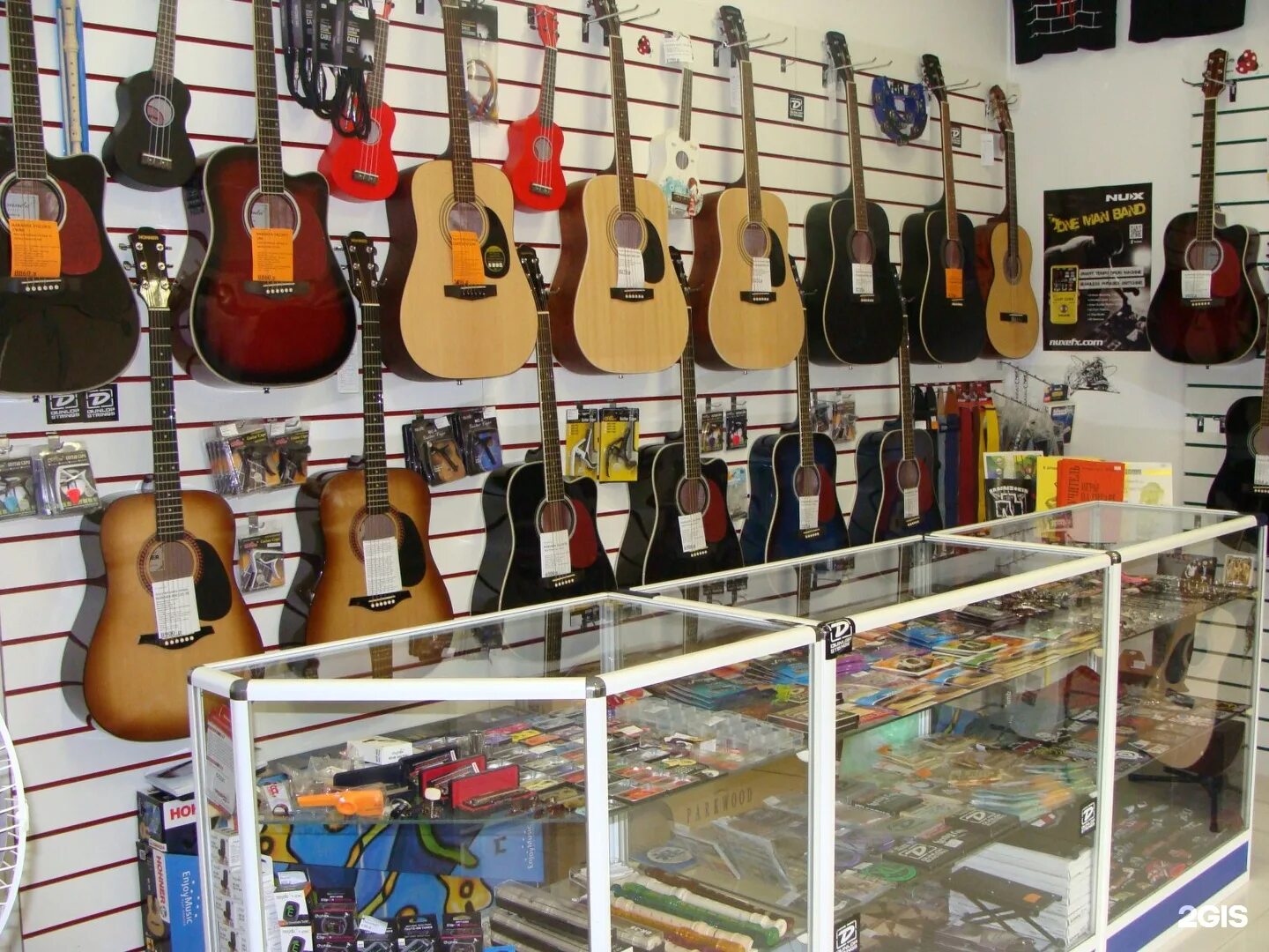 магазин гитар. магазин музыкальных инструментов пятигорск. магазин музыкальных инструментов пятигорск. музыкальный магазин в подольске. пятигорск музыкальный магазин диапазон.