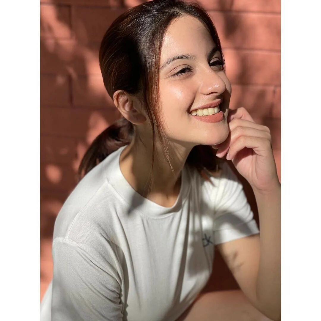 Madhu sharma. Адити шарма ганга. Шарма лет. Шарма лет. Шарма лет.