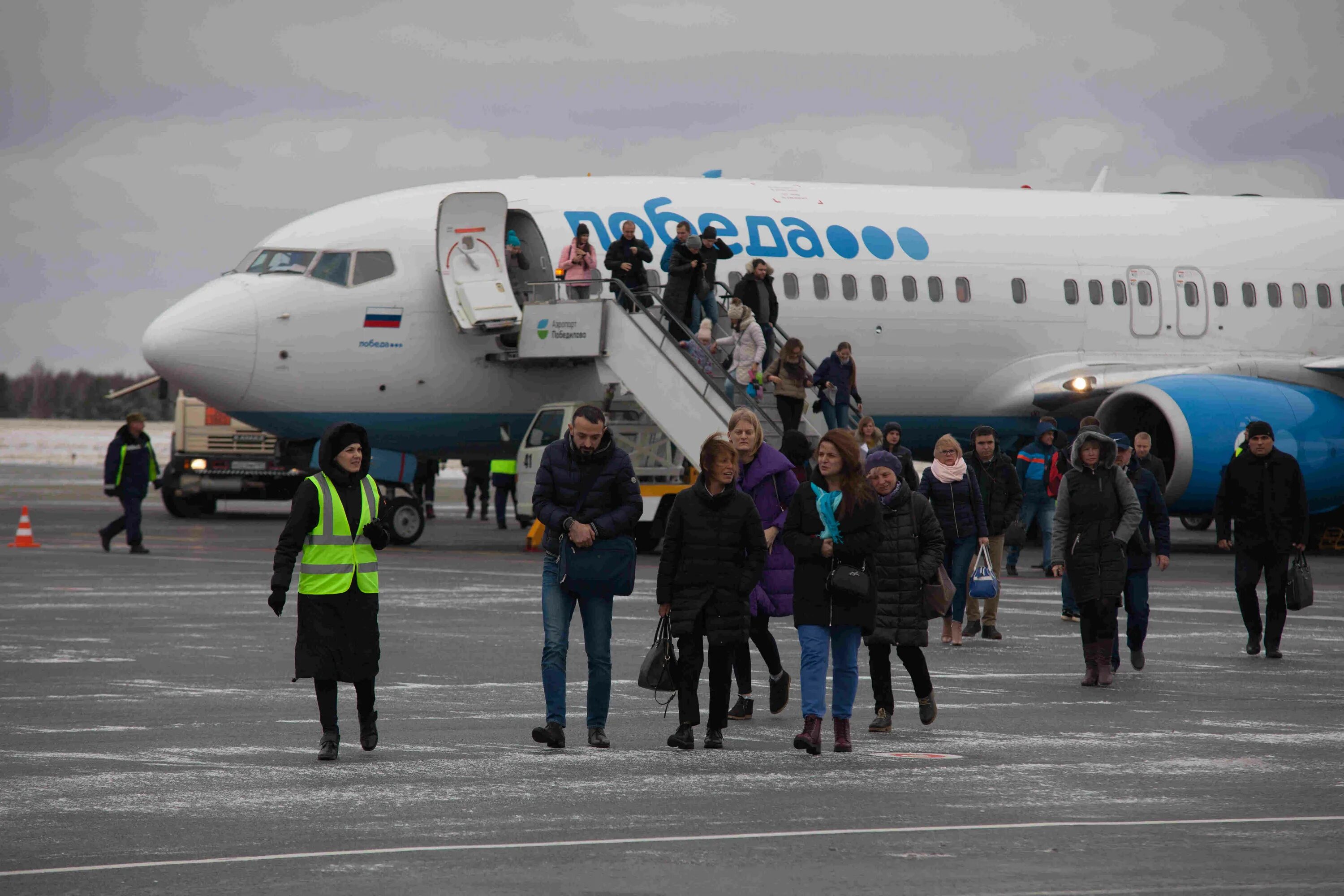 Самолеты победа Победилово Киров. Самолет победа в аэропорту Киров Победилово. Авиакомпания победа возобновление полетов в Киров Победилово. Авиакомпания победа Чебоксары. Авиабилеты победилово киров