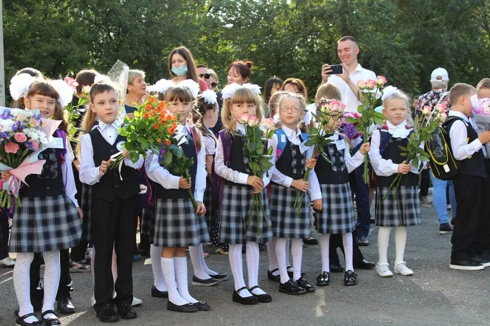 Школа 4 ижевск. Школа 1 Ижевск. Первое сентября в Ижевской школе. Школа 17 Ижевск. Ижёвская школа 1 сентября.